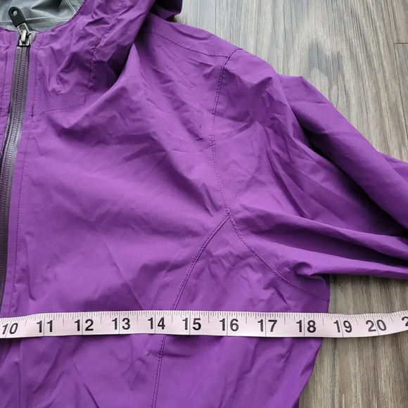 REI Co Op Women's Full Zip Jacket Size S Purple Nylon Hooded Zip Pockets Rain - Picture 6 of 9